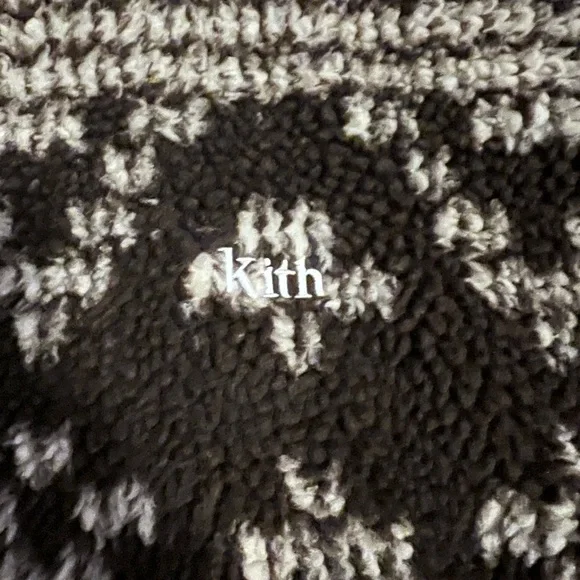 Patterned Pullover - Picture 2 of 8